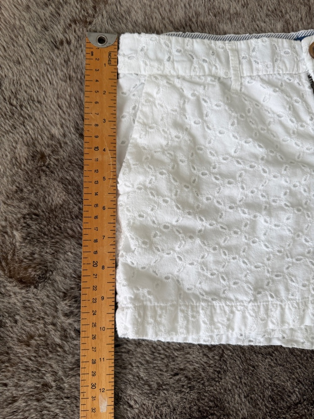 Old Navy White Eyelet High Waist Shorts 4 - Picture 7 of 11
